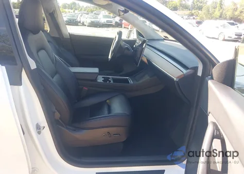 2021 Tesla Model Y Long Range Dual Motor All-Wheel Drive z USA, uszkodzony, nr VIN 5YJYGDEE3MF125592